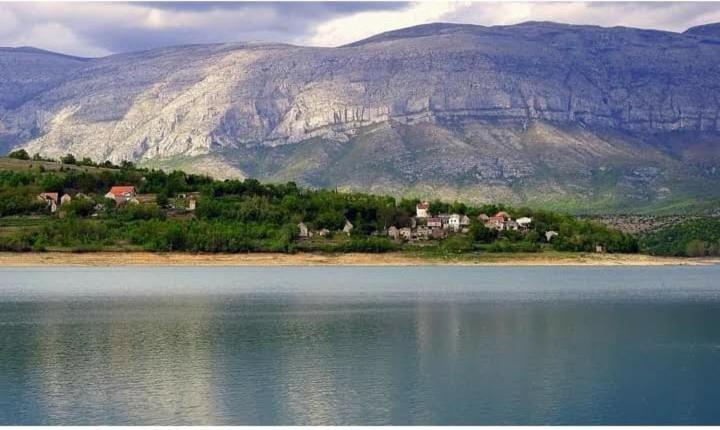 Villa Kuca Za Odmor Varos à Vrlika Extérieur photo