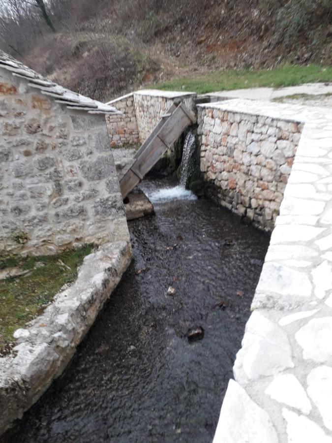 Villa Kuca Za Odmor Varos à Vrlika Extérieur photo